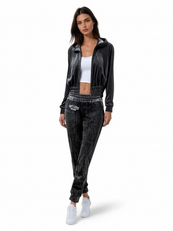 komplet-welurowy-damski-szary-bluza-spodnie-modelka.jpg