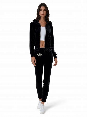 welurowa-bluza-crop-top-czarna-modelka.jpg